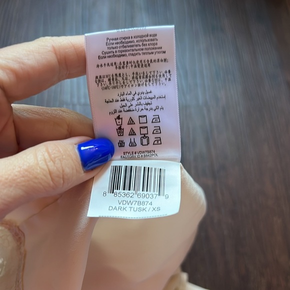 BCBGeneration NWT Cream Colored Shorts with Lace Detail Size XS - Picture 6 of 6